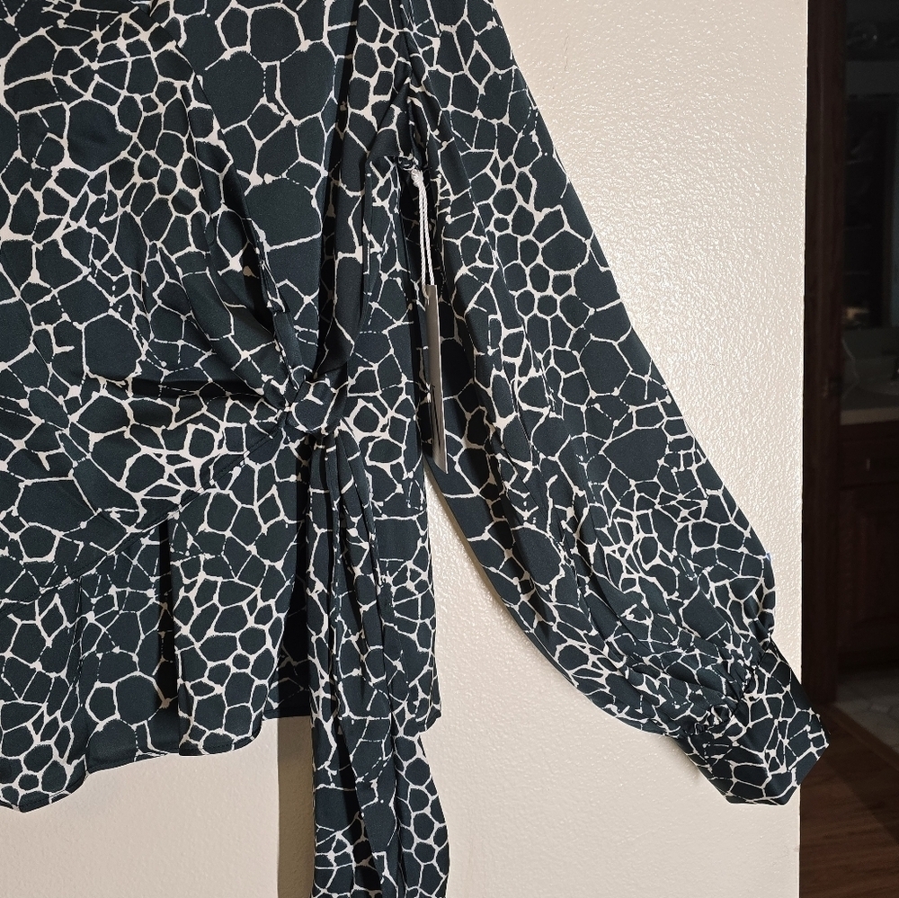 Worthington Black and White Blouse - Picture 3 of 4